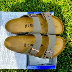 Men’s brand new STONE color size 43 (European size) sandals